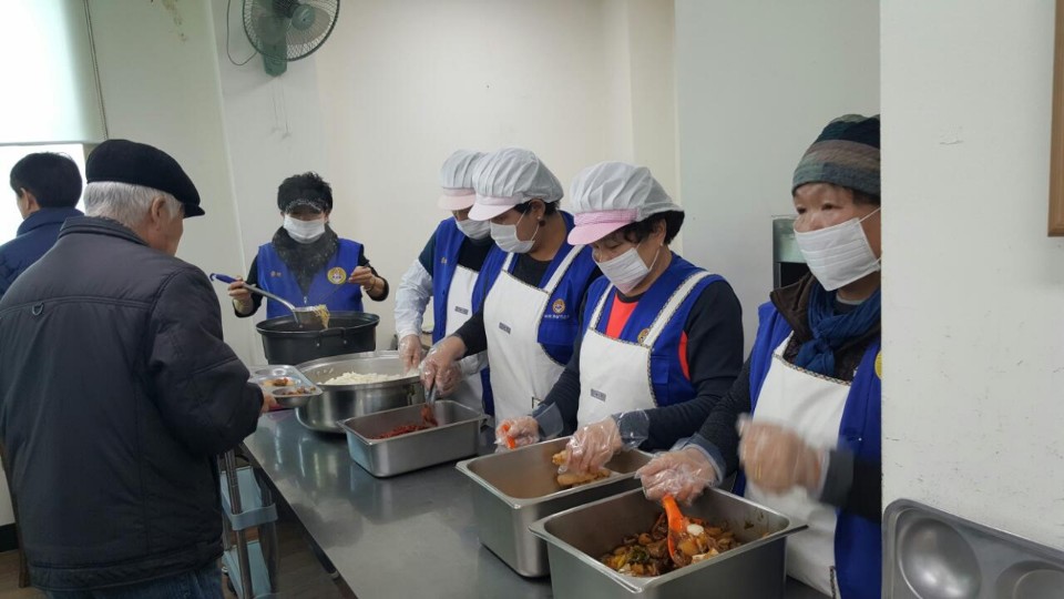 용두동 바르게살기위원회 명락복지관 점심 봉사 이미지 1